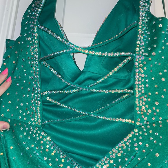 Johnathan Kayne Green Prom Dress Size 14 but would fit sizes 10-14 - Picture 3 of 8